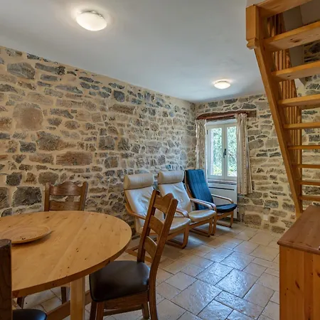 Gem Pool & Charm, Cleaning Included Ferienhaus Courry