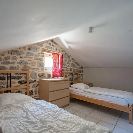 Ferienhaus Gem Pool & Charm, Cleaning Included *