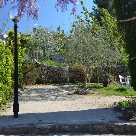 Gem Pool & Charm, Cleaning Included * Courry
